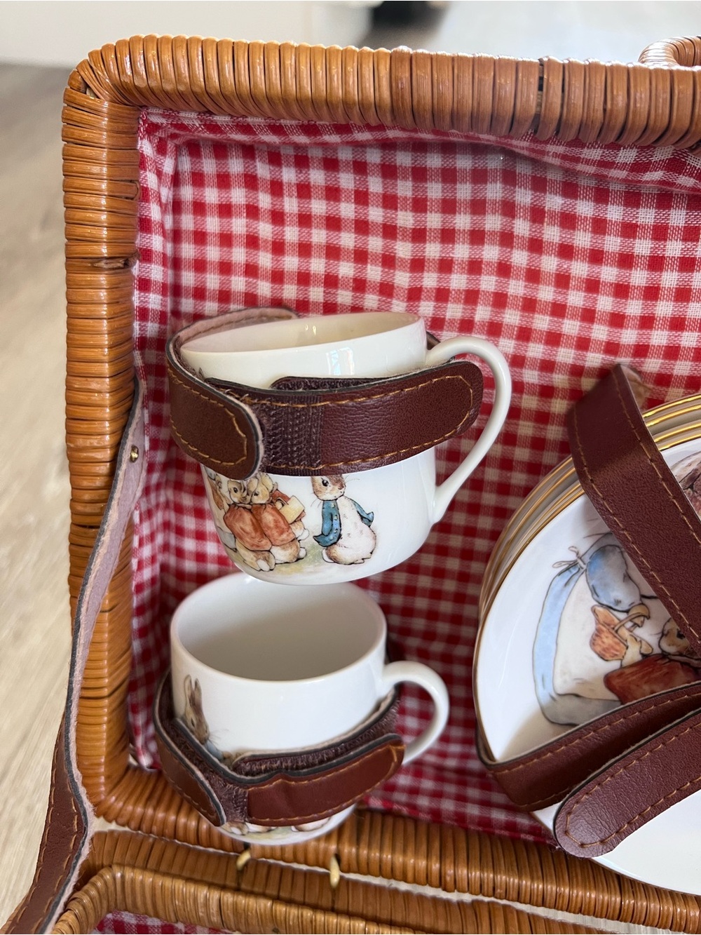 Beatrix Potter Peter Rabbit Picnic Tea Set Complete Set - Picture 3 of 14